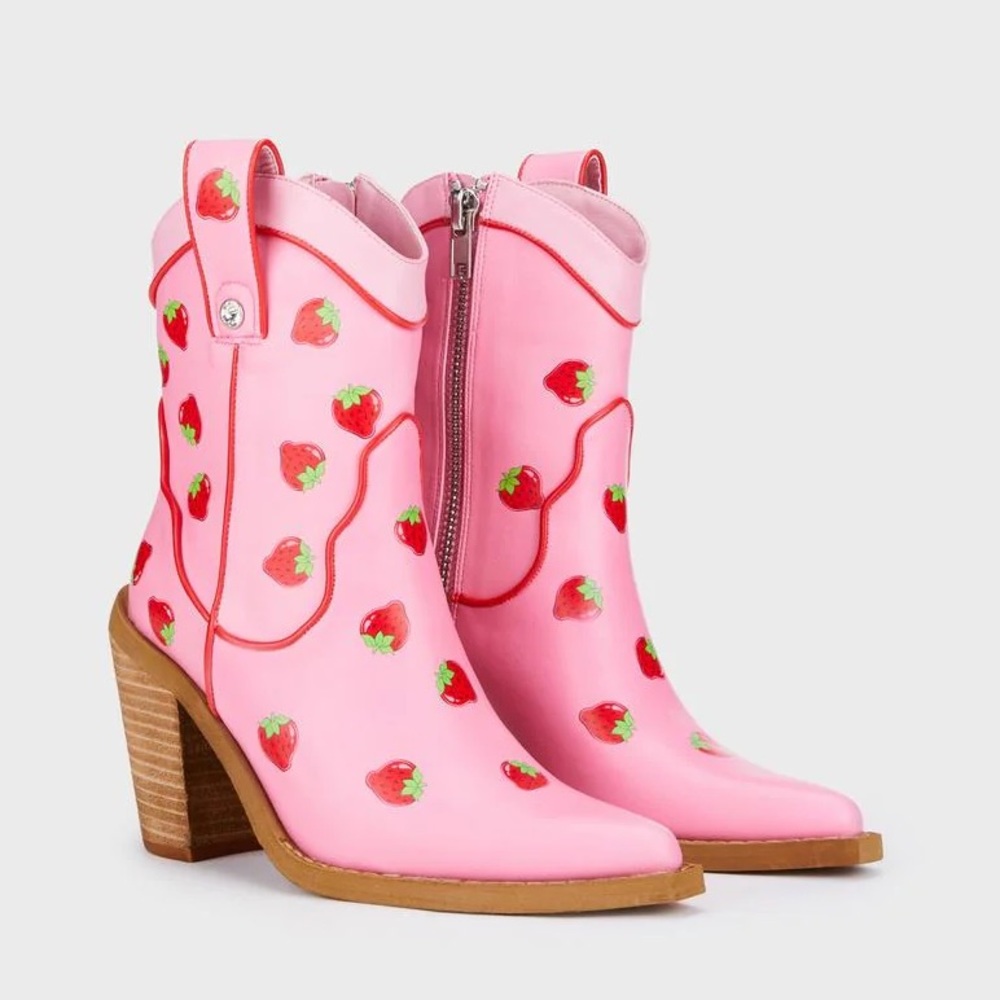 BRAND NEW MEADOW GREETING COWBOY BOOTS

DOLLS KILL X STRAWBERRY SHORTCAKE